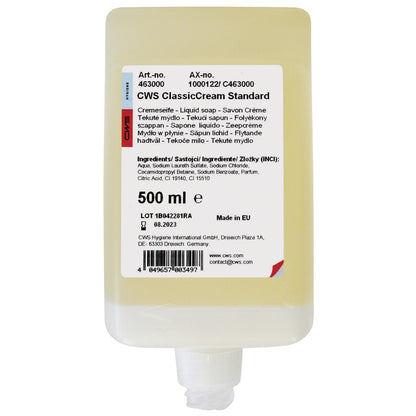 Eine 500 ml durchsichtige CWS Seifencreme Standard Spenderflasche mit einer weißen Kappe am Boden und einem mehrsprachigen Etikett mit Produktdetails, Inhaltsstoffen und Kontaktinformationen. Marke: CWS.