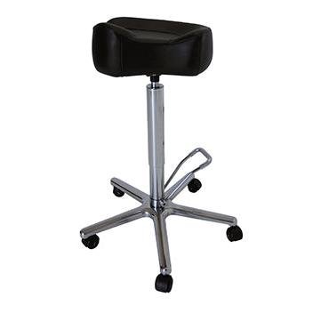De Novocal OK-kruk met zadelzit heeft een roestvrijstalen uitvoering, 5-voudig gegoten voetkruis en hoogteverstelling voor soepel mobiliteit.