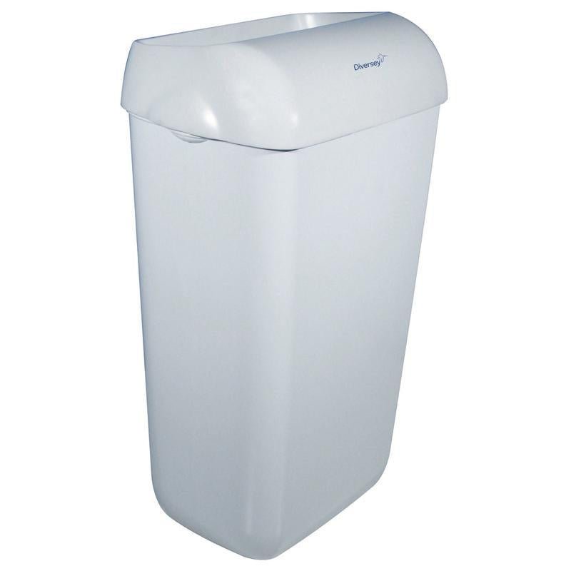 Een witte, rechthoekige, aan de wand gemonteerde afvalbak met halfopen deksel (23 L) van Diversey Deutschland GmbH & Co. OHG draagt de merknaam in blauwe letters in de rechterbovenhoek.