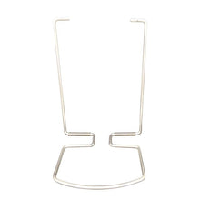 De armhendel voor handmatige dispenser van Diversey Deutschland GmbH & Co. OHG is gemaakt van roestvrij staal, heeft een rechthoekige basis, twee gebogen verticale armen met haken en is handmatig monteerbaar voor hygiënische bediening. Foto voor witte achtergrond.