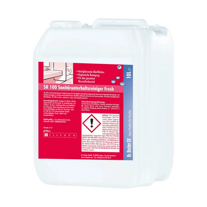 Een witte plastic jerrycan met de Duitse tekst "Dr. Becher SR 100 sanitaire onderhoudsreiniger Fresh" in rood en blauw. Hij bevat waarschuwingssymbolen en een streepjescode.