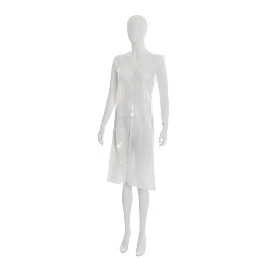 Een witte etalagepop draagt een transparante, mouwloze, knielange kunststofvest (wegwerpschort light, 75 x 125 cm van AMPri Handelsgesellschaft mbH), ideaal voor hygiënische bescherming in de voedselverwerking. De achtergrond is effen wit.