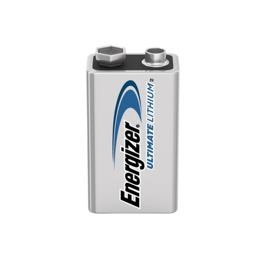 Een close-up van een Energizer Ultimate Lithium E-Block 9V L522 | Verpakking (10 stuks) van Energizer Deutschland GmbH. De batterij is zilverkleurig met zwarte en blauwe tekst en belichaamt een duurzame energiebron. De bovenkant van de batterij heeft twee aansluitingen, een ronde en een zeshoekige.