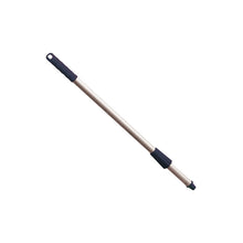 Der METDECT PREM. ALUSTIEL, 650MM von Haug Bürsten KG verfügt über eine blaue Kappe und eine Überwurfmutter, die für eine sichere Befestigung an Mopps und Besen ausgelegt ist.