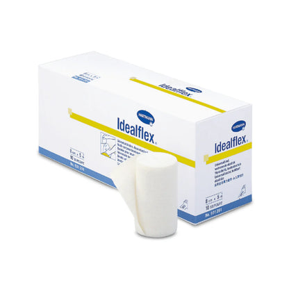 Een doos Hartmann Idealflex® lichte universele zwachtel - 10 zwachtels met lichte compressiewerking, op een witte achtergrond. De doos is geopend, een opgerolde witte zwachtel is erin zichtbaar.