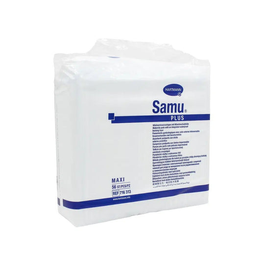 Een verzegelde verpakking Hartmann Samu® Plus Maxi kraamverband van Paul Hartmann AG (56 stuks), ideaal voor een veilige bescherming van het ondergoed, wordt geleverd in doorzichtige folie met blauwe productinformatie op de voorkant.