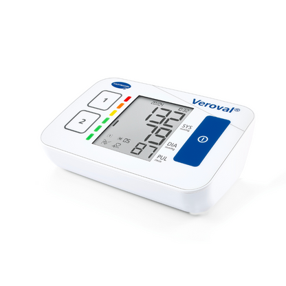 Een digitale bloeddrukmeter Veroval® Compact van Paul Hartmann AG met groot display, dat systolische en diastolische waarden, hartfrequentie en andere indicatoren weergeeft. Het apparaat staat op een witte achtergrond.