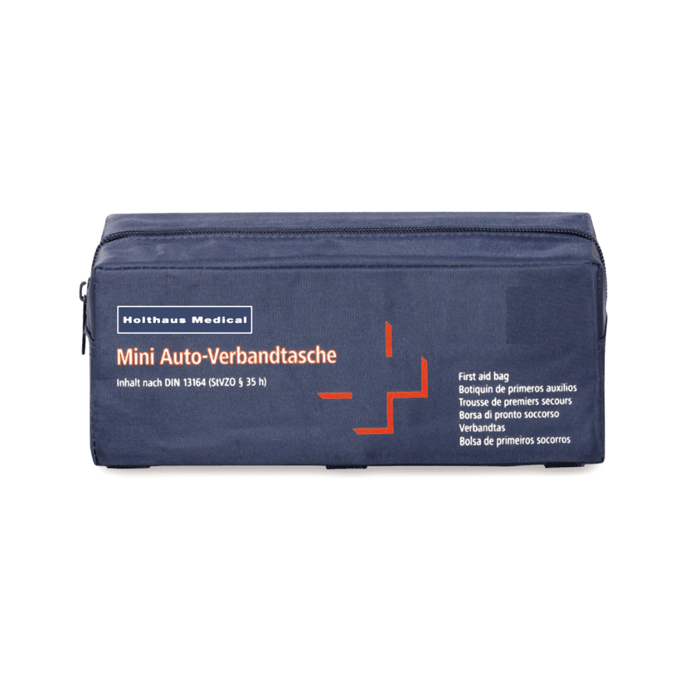 De Holthaus Medical Mini-Verbandtasche Auto, vervaardigd door Holthaus Medical GmbH & Co. KG, is een blauwe EHBO-tas die voldoet aan de DIN-normen 13164. Ze is rechthoekig en voorzien van een ritssluiting en heeft opschriften in het Duits, Engels, Frans en Spaans. De zichtbare opschriften omvatten "Mini Auto-Verbandtasche" en "Eerste-Hulp-Tas" en is daarmee ideaal voor alle auto-noodgevallen.