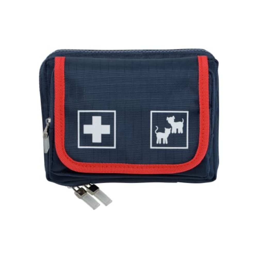 De Holthaus Medical Pet Care Verbandtas van Holthaus Medical GmbH & Co. KG is marineblauw met een rode rand, versierd met een wit kruis en katten-/hondensymbolen. Ze heeft een dubbele ritssluiting voor gemakkelijke toegang en bevat inhoud die aan de behoeften voldoet.
