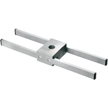 Rechteckige Novocal Euroschienenhalterung aus Edelstahl mit zwei parallelen Stäben und zentralem Nutenstein, inklusive Bohrung und Schrauben, zur verstellbaren Befestigung eines 25 mm Rundrohr-Infusionsständers (1er Pack).