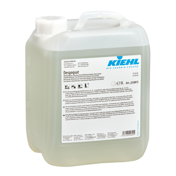 Een doorzichtige kunststofcontainer met handvat en witte dop, gelabeld met "Kiehl Desgoquat" van Johannes Kiehl KG. Het meertalige etiket informeert over het aldehydevrije vloeibare desinfectiereiniger-concentraat voor oppervlaktedesinfectie en de gebruiksinstructies.