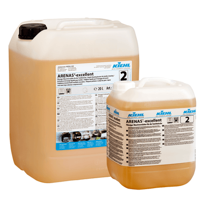 Twee doorzichtige kunststofflessen van de Kiehl ARENAS-excellent vloeibare wasversterker van Johannes Kiehl KG voor vlekverwijdering met zwarte dop en blauw-witte branding. Een fles is groot, de andere is klein.