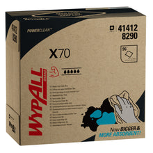 Ein Karton der Kimberly-Clark GmbH WypAll® X70 PowerClean Zupfbox/Blau (10 Kartons x 100 Blatt) zeigt Produktinfos, eine blau-schwarze Handwisch-Illustration und den Text "Now BIGGER & MORE ABSORBENT!" für professionelle Reinigung.