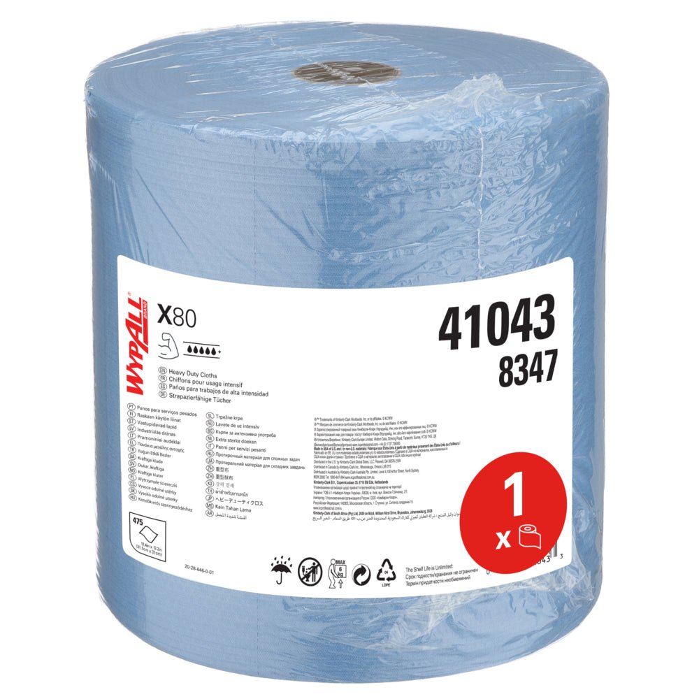 Een grote blauwe WypAll® X80 PowerClean grootrol (31,00 x 31,50 cm) van Kimberly-Clark GmbH, ideaal voor professionele reiniging, verpakt in plastic met een wit etiket met de tekst "WypAll", code 41043, evenals recycling- en hanteringssymbolen.
