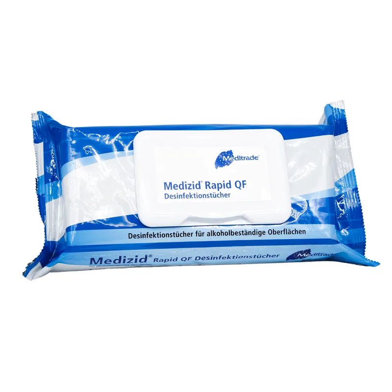 Een verpakte Meditrade Medizid® Rapid QF Flowpack desinfectiedoekje voor alcoholbestendige oppervlakken, afgebeeld tegen een witte achtergrond. De verpakking is blauw en wit met Duitse tekst.