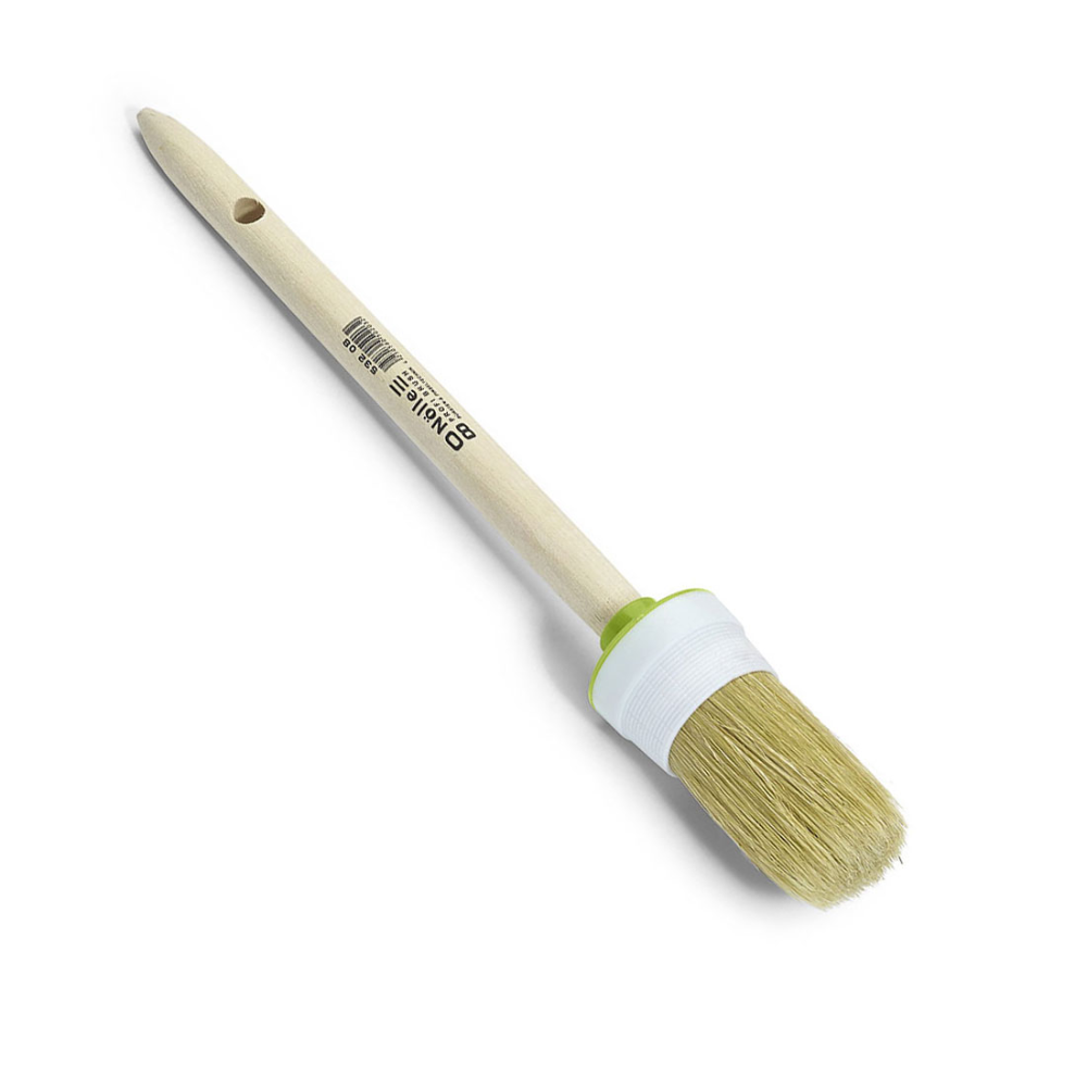 De Nölle Profi Brush vakman-ringkwast van Nölle Profi Brush Borstel- & Kwasttechniek e.K. beschikt over een beige borstelmix in een wit-groene kunststof bus, met een houten handvat inclusief praktisch ophanggat.