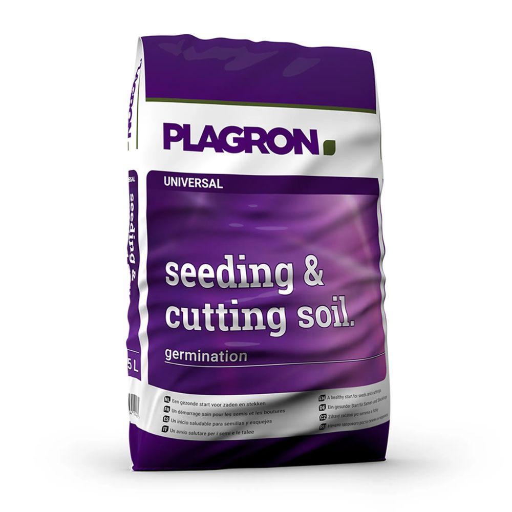 Gepresenteerd wordt een 25-liter zak Plagron Seeding & Cutting Soil – Perfecte kweekgrond van Bertels B.V., ideaal voor het ontkiemen van zaden. De paarse verpakking met witte tekst benadrukt de vakkundig gemengde turf- en zandformule voor het ontkiemen.