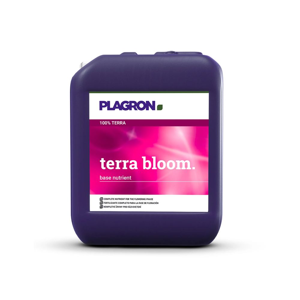 Een donkerpaarse 'Plagron Terra Bloom'-container van Bertels B.V. heeft een roze grafiek en is gemarkeerd als basisvoedingsstof voor de bloei. Het heeft een bovenste handvat en een tuit voor eenvoudig gieten, wat zorgt voor optimale plantengroei.