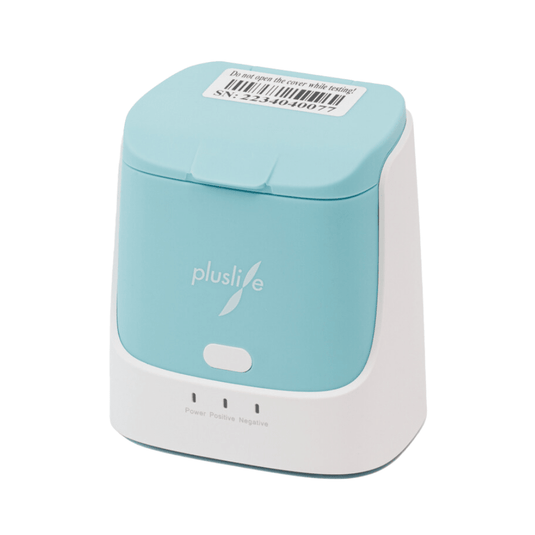 Het Pluslife geïntegreerde nucleïnezuurtestapparaat (Vet-versie) is compact en lichtturkoois van kleur, met een wit deksel en het „PlusLife“-logo. Het beschikt over drie controlelampjes (Power, Positief, Negatief) en een barcode-etiket aan de bovenkant. De verpakking bevat 1 stuk.