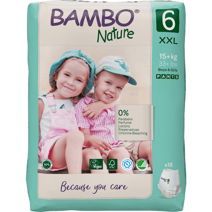 Een pak van de Bambo Nature Pants XXL van Abena Re-Seller GmbH in maat 6, dat twee lachende kinderen in pastelgekleurde outfits toont. De milieuvriendelijke verpakking adverteert met 0% parabenen, is vegan gecertificeerd en bevat 18 huidvriendelijke luierbroeken.