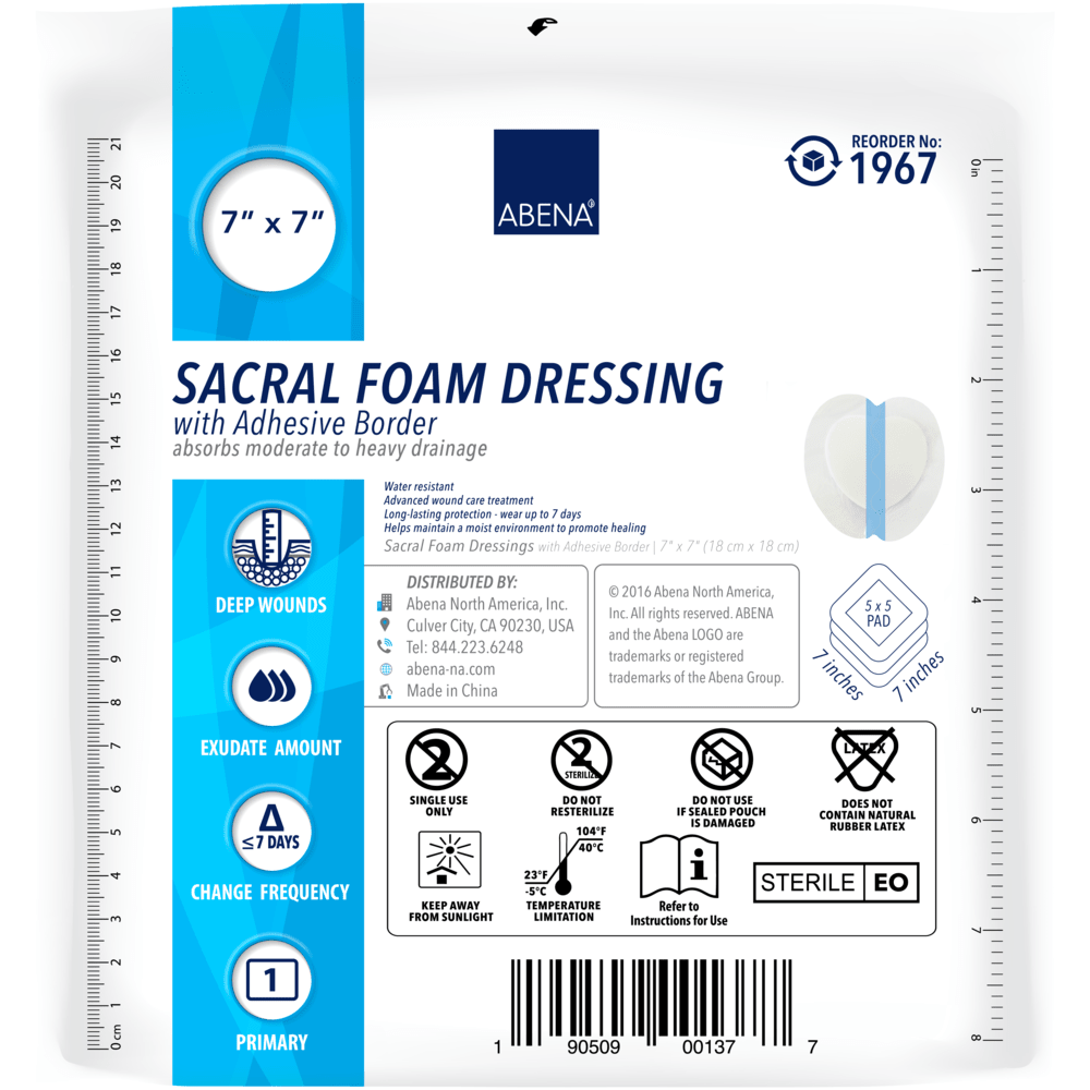 Een rol Abena Re-Seller GmbH afvalzakken 125 L, 800x1000 mm, 48 my LDPE, Blauw (25 zakken) bevat productdetails, gebruiksinstructies en steriliteits-/hanteringssymbolen die lijken op die op de verpakking van Abena Sacraal Schuimverband.