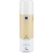 Ein 200 ml zylindrisches Abena Re-Seller GmbH Ölspray, leicht parfümiert, in einer beige-weißen Flasche mit der Aufschrift "Ohne Farbstoffe", "Leicht parfümiert" und "Vegan", mit einer weißen Kappe. Verkauft als Karton (12 Packungen).