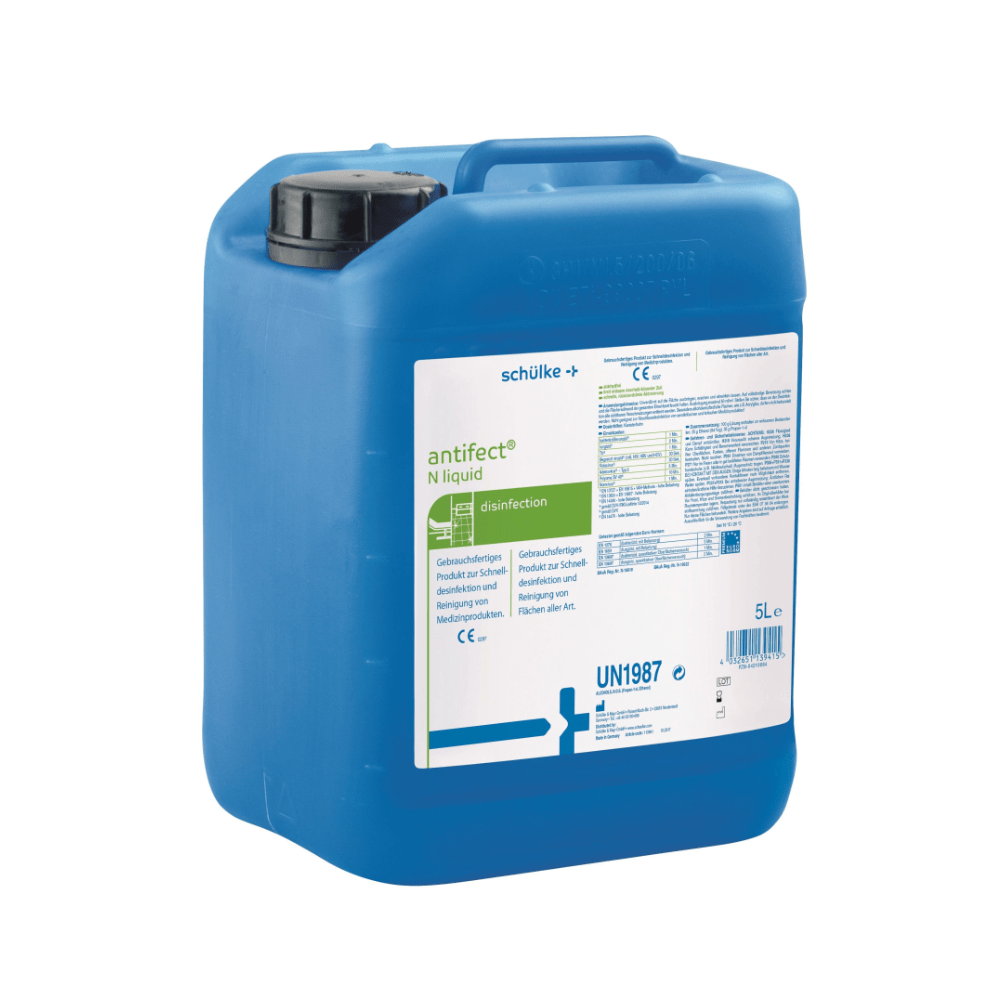 Een 5-liter jerrycan van blauw kunststof met Schülke antifect® N Vloeibare oppervlaktedesinfectie, een product van Schülke & Mayr GmbH, met etiketten en officiële markeringen, waaronder CE-markering en UN.