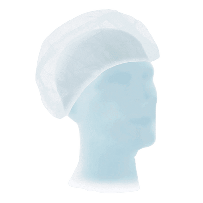 Een transparant etalagepophoofd met een witte, wegwerp-Mediatrade Suavel® Astrid zusterkapje XL van polypropyleen vliesstof voor een groene achtergrond.