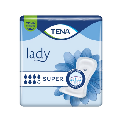 De verpakking van de TENA Lady Super incontinentiepad | Verpakking (30 stuks) van TENA - Essity Germany GmbH is in blauw-wit gehouden. Opvallende elementen zoals de woorden "Lady" en "SUPER", absorptiedruppels, een bloemengrafiek en termen zoals "Odour Control" maken het de ideale keuze voor iedereen die binnen het TENA Protects-programma op zoek is naar betrouwbare incontinentiebescherming.