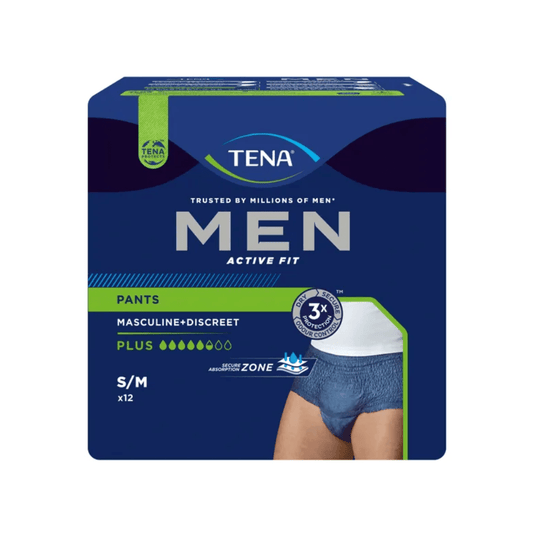 De TENA Men Active Fit Pants Plus incontinentiebroekjes, aangeboden door TENA – Essity Deutschland GmbH, zijn verpakt in een donkerblauwe verpakking met groene accenten, die het mannelijke en discrete ontwerp benadrukken. Er wordt de nadruk gelegd op „3x bescherming“ en „extra absorptievermogen“ om urineverlies effectief tegen te gaan, en de verpakking bevat 12 broekjes in maat S/M.