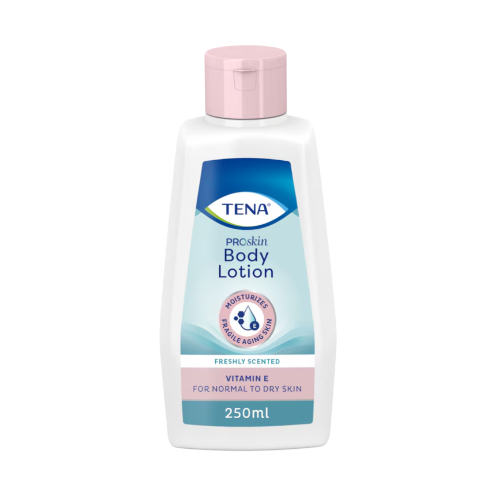Afbeelding van een TENA ProSkin Body Lotion | Verpakking (250 ml) fles. De witte fles met roze dop heeft de opdruk 'fris ruikend' en is verrijkt met vitamine E, waardoor het ideaal is voor normale tot droge huid. Op de verpakking is een watersymbool te zien.
