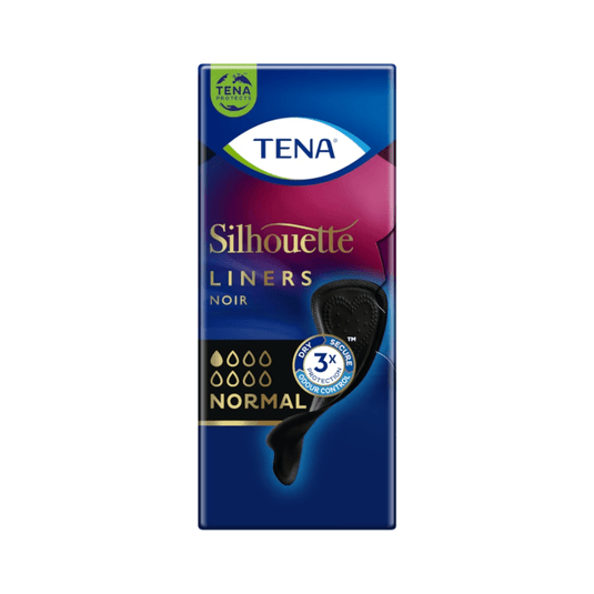 De verpakking van de TENA Silhouette Noir Normal inlegkruisjes, zwart, heeft een elegant ontwerp en bestaat uit een donkerblauwe doos met roze accenten. Hierop staan het TENA-logo en een afbeelding van het inlegkruisje, waarbij de absorptiekracht „Normal“ en de drievoudige bescherming voor 3x Fresh Odour Control worden benadrukt.