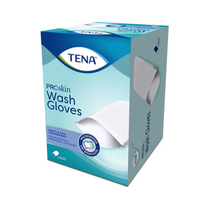 Afbeelding van een doos TENA Wash Gloves washandjes van TENA - Essity Germany GmbH. De verpakking is overwegend lichtblauw en toont de afbeelding van een handschoen, wat het 'ZACHTE EN PRAKTISCHE' gebruik voor lichaamsreiniging benadrukt. Het bevat 'ALOE VERA & KAMILLE' en is een latexvrij product met 200 handschoenen voor dagelijkse lichaamshygiëne.
