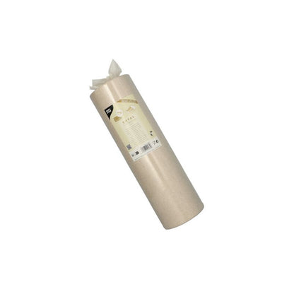 Een opgerolde, beige tafelloper in de elegantie van de ROYAL Collection staat rechtop voor een witte achtergrond. Het etiket op de loper bevat productdetails en een barcode en identificeert hem als PAPSTAR tafelloper stofachtig PV-Tissue Mix „ROYAL Collection“ 24 m x 40 cm van de PAPSTAR GmbH.