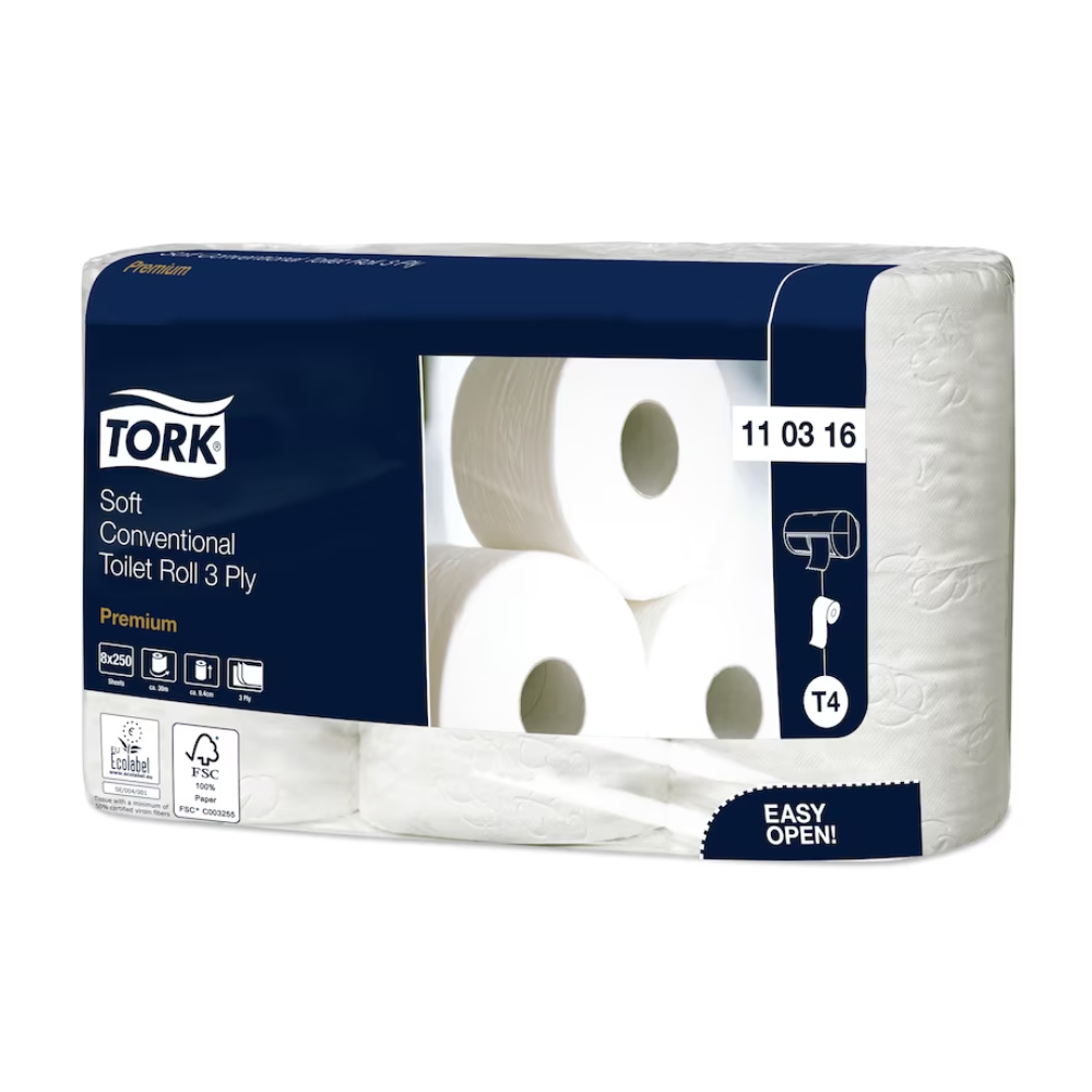 Een doos met negen verpakkingen Tork 110316 extra zacht toiletpapier Premium T2, 3-laags, van TORK – Essity Professional Hygiene Germany GmbH. De overwegend donkerblauwe verpakking is voorzien van een 'Easy Open'-label, waarop naast productinformatie en barcodes de logo's van het FSC en het EU-milieukeurmerk te zien zijn, wat de kwaliteit van het extra zachte toiletpapier benadrukt.