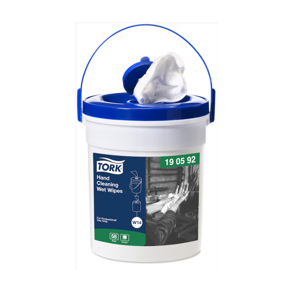 Een witte container met Tork 190592 vochtige handreinigingsdoekjes Premium W14 met blauwe deksel en draaggreep. Het etiket toont een afbeelding van gereinigde handen en het productnummer 19 05 92. Deze doekjes met de aanduiding W14 van TORK – Essity Professional Hygiene Germany GmbH bieden professionele kwaliteit voor waterloze handreiniging en bevatten in totaal 58 doekjes.