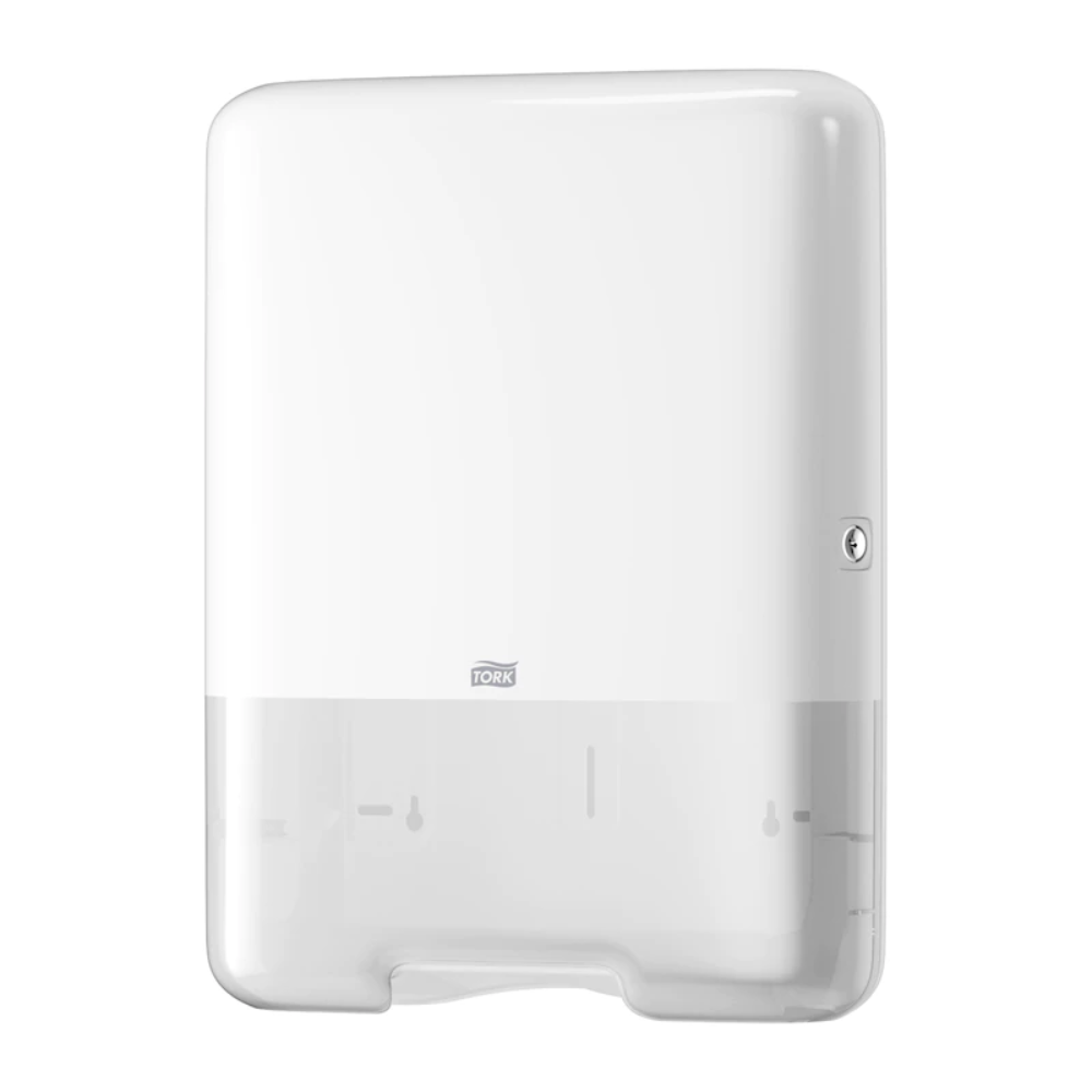 De Tork 553000 dispenser voor zigzag-handdoeken Elevation H3 van Essity Professional Hygiene Germany GmbH biedt een elegant rechthoekig ontwerp in wit. Hij heeft een transparant onderste gedeelte voor eenvoudige bewaking van de handdoekvoorraad en beschikt over een klein slot aan de rechterkant, wat zijn Elevation-ontwerpaccent benadrukt.