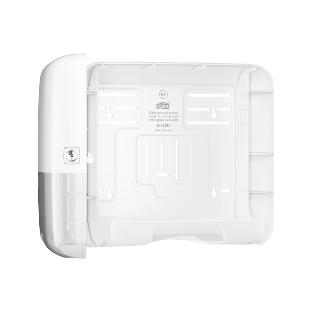 De Tork 553100 Mini-dispenser voor zigzag-handdoeken heeft een elegant Elevation-ontwerp en een slot aan de linkerkant. Door de open voorplaat heeft u toegang tot de montagegleuven en kunt u binnenin instructies vinden. Daarmee is hij ideaal voor de compatibiliteit met zigzag-handdoeken. Dit product wordt u aangeboden door TORK, een bedrijf van Essity Professional Hygiene Germany GmbH.