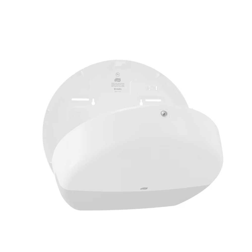 De Tork 554000 dispenser voor jumbo-toiletpapier Elevation T1, ontworpen voor toiletruimtes met een hoge bezoekersfrequentie, is een witte, wandgemonteerde dispenser met een afgerond deksel. De dispenser wordt open weergegeven om zijn binnenvak te tonen, dat inkepingen en gaten heeft voor eenvoudige installatie. Hij is een uitstekende keuze voor de efficiënte hantering van jumbo-toiletpapier.