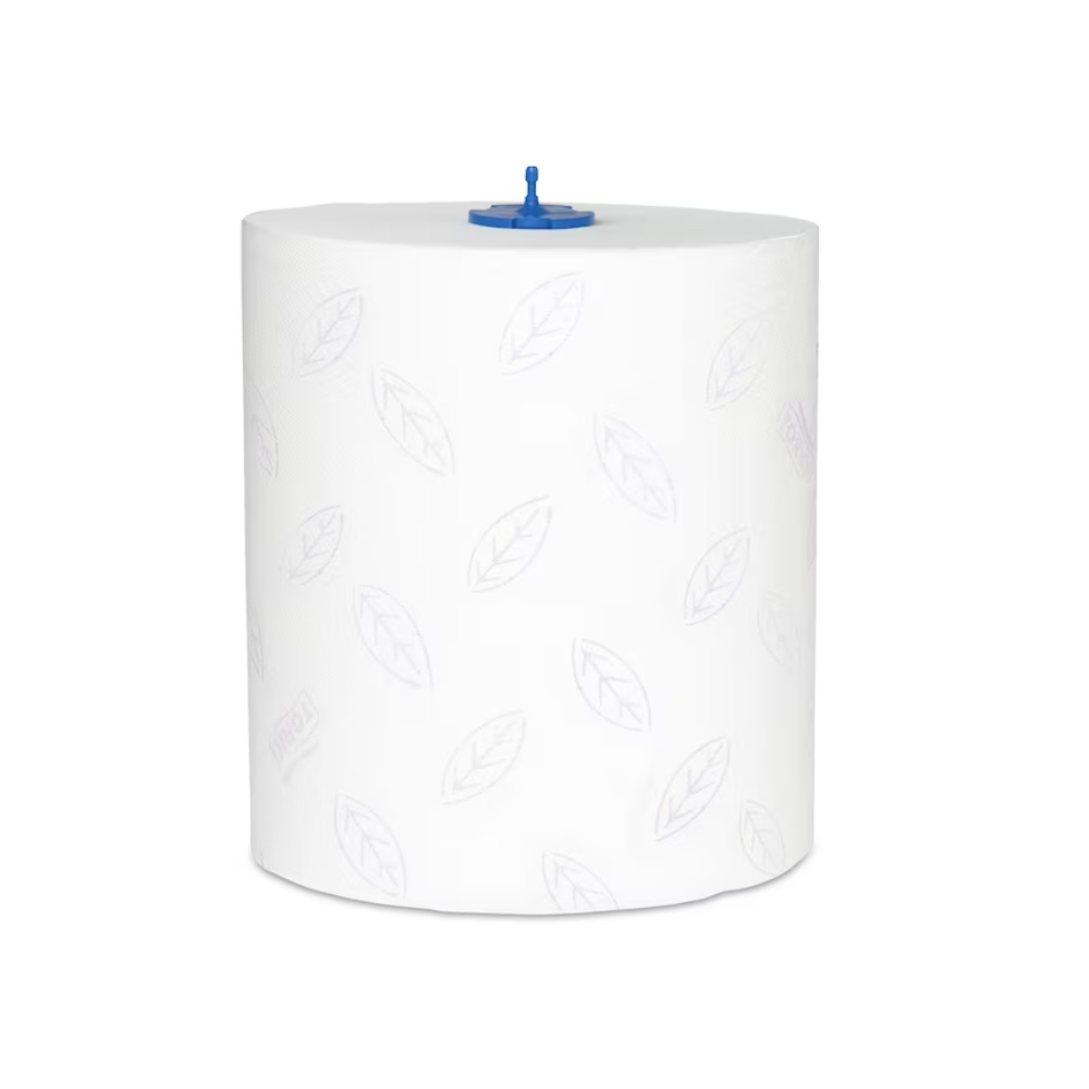 Een grote, witte Tork Matic® 290016 zacht rolhanddoek Premium H1 2-laags met een subtiel bladpatroon en een blauwe kunststof dispenserkap in het midden, ontworpen voor gebruik in commerciële of industriële dispensers. De TORK Premium H1 2-laags rol staat rechtop voor een eenvoudige achtergrond.