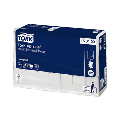 De afbeelding toont een doos Tork Xpress® 150100 Multifold-handdoeken Universeel H2 1-laags 25,5cm van TORK – Essity Professional Hygiene Germany GmbH, bekend om zijn uitstekende prijs-kwaliteitverhouding. De donkerblauwe verpakking met witte tekst toont duidelijk de productdetails en bevat meerdere individuele handdoekpakketten.