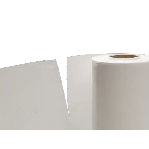 Eine große Rolle Vileda MicroRoll Wischtücher aus Microfaser steht senkrecht neben einem flachen, rechteckigen Blatt, beide mit Endlosfaser-Technologie gefertigt. Die Rolle hat einen sichtbaren Kartonkern vor einem weißen, objektfreien Hintergrund.