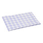 Deze Vileda microvezel theedoek met blauw ruitpatroon op gevouwen witte stof garandeert streeploos schoonmaken. Het wordt geleverd in een set van 3 door Vileda GmbH.
