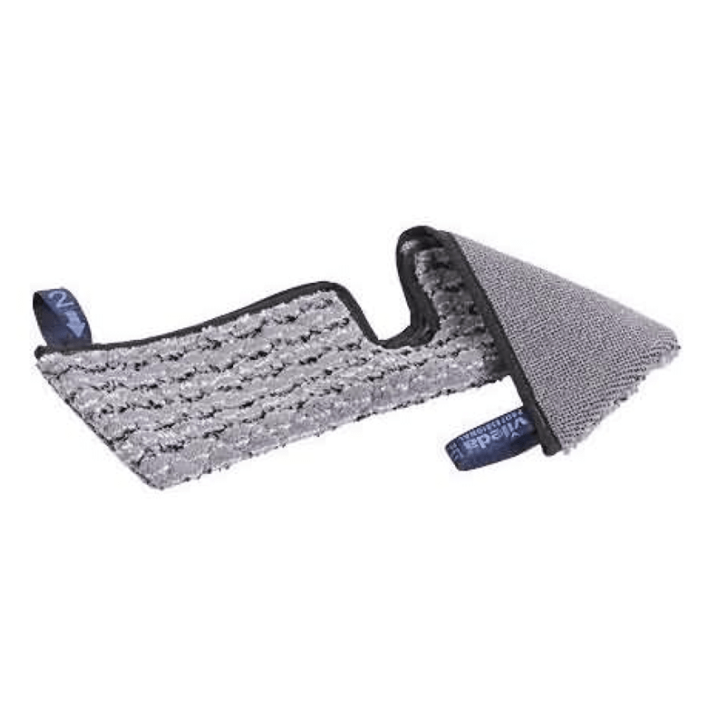 De Vileda Professional Swep Duo r-SafetyPlus Mop van Vileda GmbH met een breedte van 50 cm is vakkundig vervaardigd voor een efficiënte en veilige vloerreiniging. Hij heeft een opvallend, gebogen ontwerp met twee lagen, waaronder een bovenlaag met lussenstructuur en een blauw etiket aan de rand dat zijn compatibiliteit met het Swep Duo-systeem aangeeft.