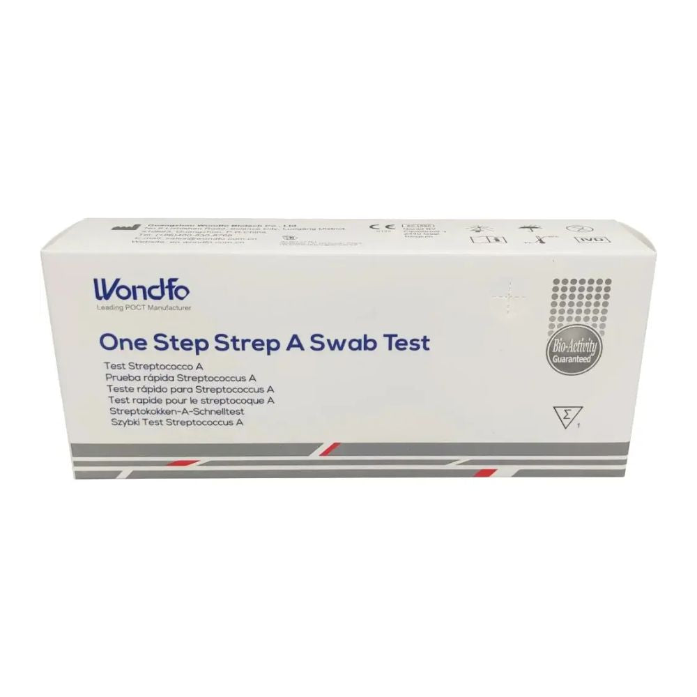 Afgebeeld is een witte doos met het opschrift 'Wondfo Streptokokken A Sneltest - Roodvonk Zelftest' van Altruan, ideaal voor het opsporen van streptokokken thuis. De verpakking heeft een meertalige tekst en een kwaliteitszegel aan de rechterkant, met rode en grijze strepen aan de onderkant.