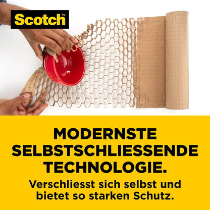 Een persoon wikkelt een rode schaal, een kwetsbaar voorwerp, in Scotch™ Cushion Lock™ Beschermverpakking (30,4 cm x 9,14 m) van 3M Deutschland GmbH. Hieronder staat een tekst over de zelfsluitende technologie en de sterke bescherming; het Scotch-logo bevindt zich linksboven.