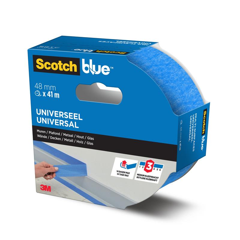 Een rol ScotchBlue™ schilderafplaktape "Multi-Surface" van 3M Deutschland GmbH in blauw, 48 mm x 41 m, wordt geleverd in een blauw-witte merkdoos met meertalige opdruk en een uitsparing die het tape laat zien.