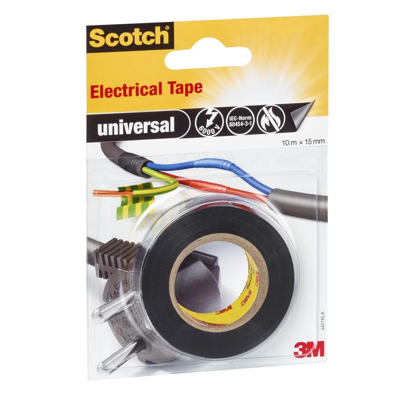 Een verpakking van Scotch® Isolatietape universeel (10 m x 15 mm, 1 rol) van 3M Deutschland GmbH toont een zwarte rol plakband en een afbeelding van met plakband omwikkelde draden op een geel-rode verpakking met productinformatie.