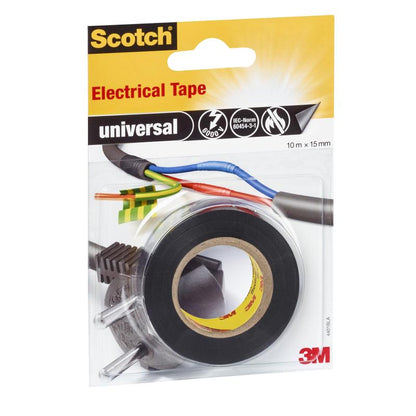 Een verpakking van Scotch® Isolatietape universeel (10 m x 15 mm, 1 rol) van 3M Deutschland GmbH toont een zwarte rol plakband en een afbeelding van met plakband omwikkelde draden op een geel-rode verpakking met productinformatie.