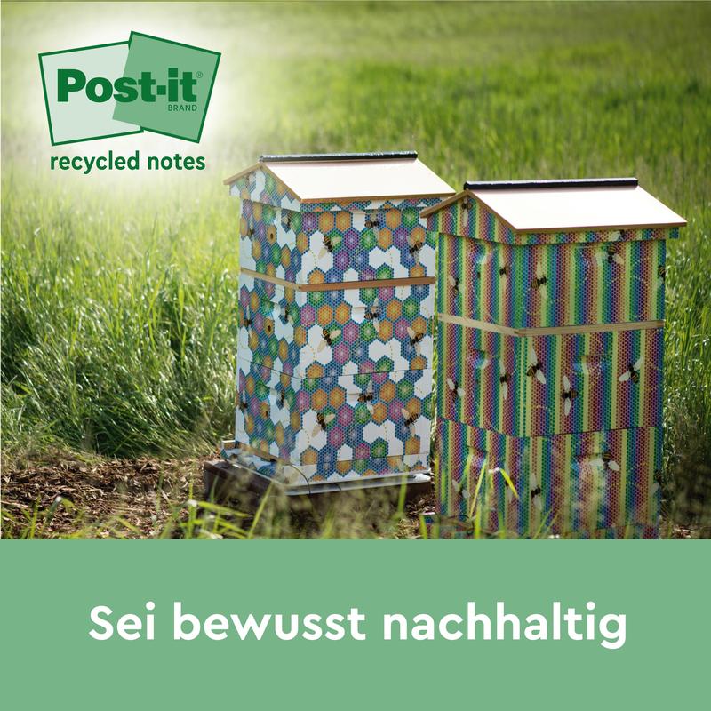 Twee kleurrijke bijenkorven staan op een weiland in het daglicht. Het Post-it® Recycling Z-Notes-logo verschijnt linksboven. De tekst "Wees bewust duurzaam" adverteert voor duurzame notities van 3M Deutschland GmbH, 100% PEFC-gecertificeerd, met gratis dispenser.